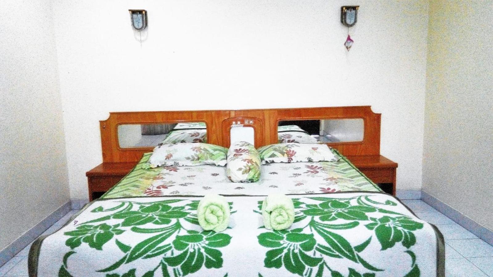 Melissa Palace Hotel And Karaoke Parapat Esterno foto