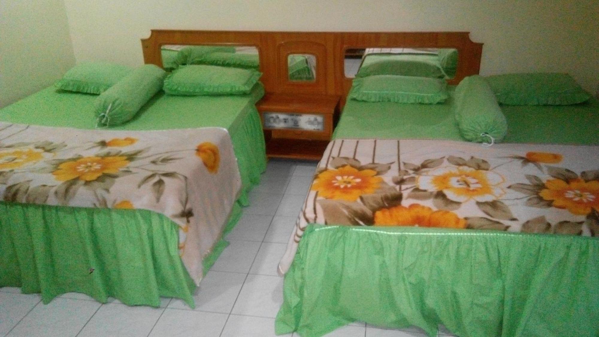 Melissa Palace Hotel And Karaoke Parapat Esterno foto