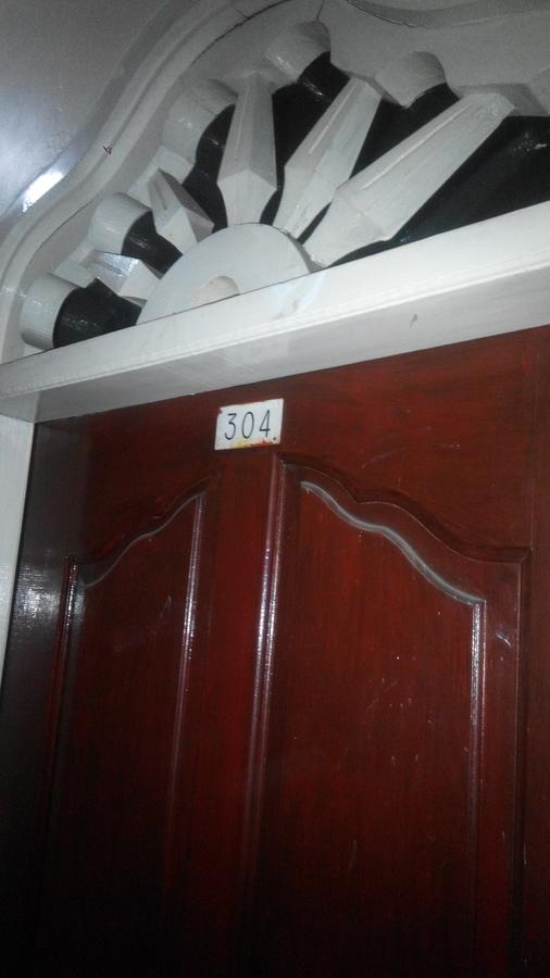 Melissa Palace Hotel And Karaoke Parapat Esterno foto