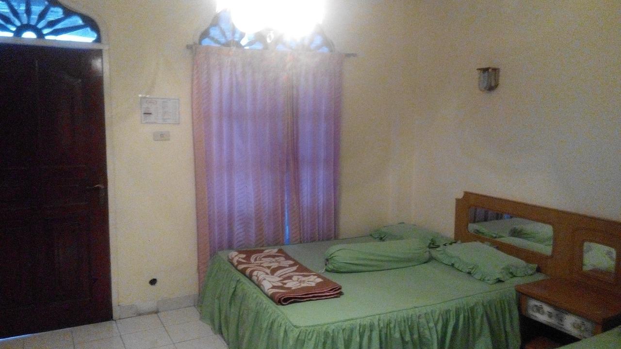 Melissa Palace Hotel And Karaoke Parapat Esterno foto
