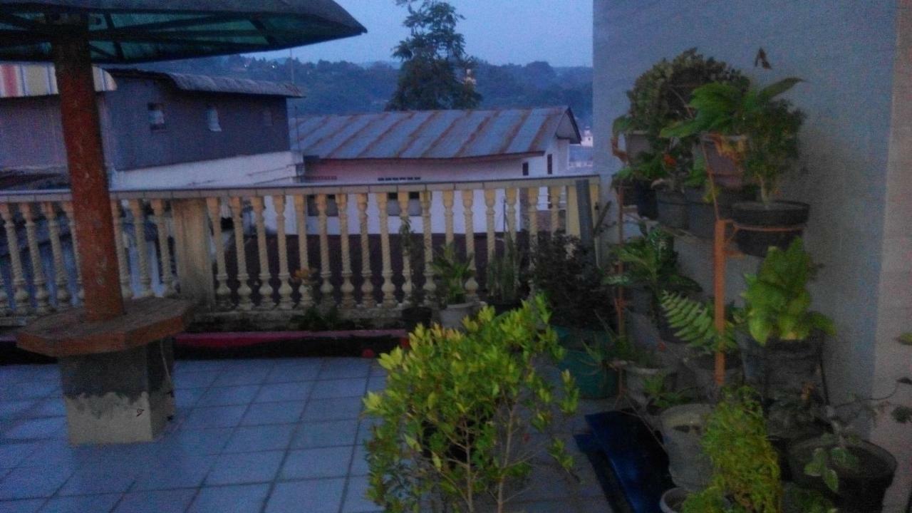 Melissa Palace Hotel And Karaoke Parapat Esterno foto