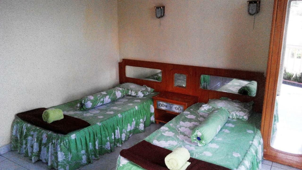Melissa Palace Hotel And Karaoke Parapat Esterno foto